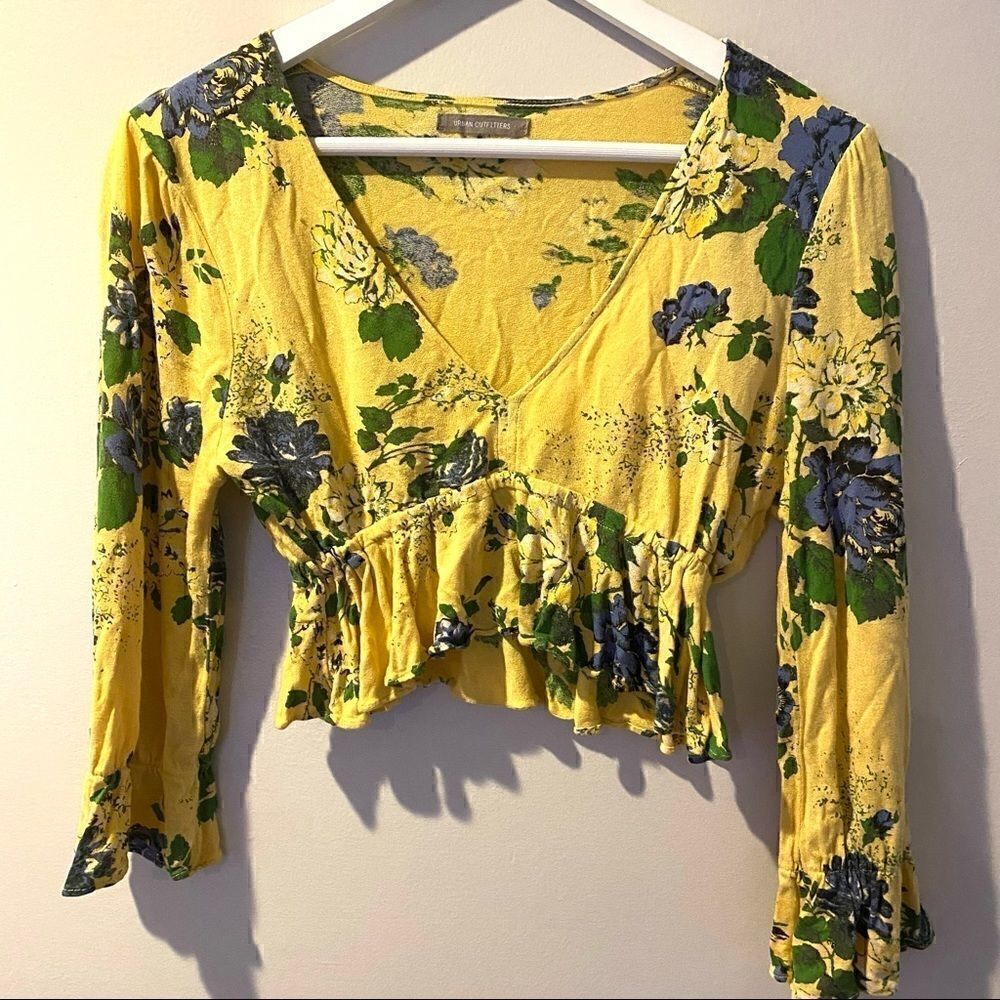 Urban Outfitters small floral long sleeve ruffle crop 90’s inspired vneck boho